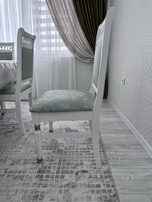 Стол и орындыктар сатылады!