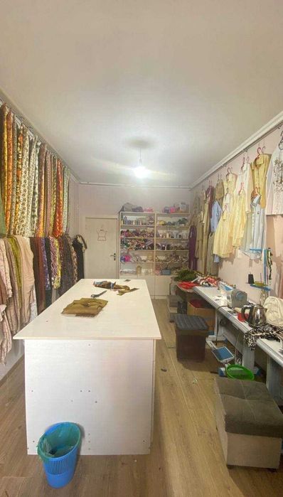 Qorasuv 1da 1-qavatda 2 xonalik dom sotiladi