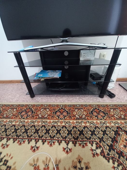 Подставка стеклянная под телевизор