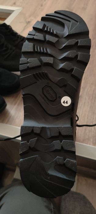 Боти за работа 44