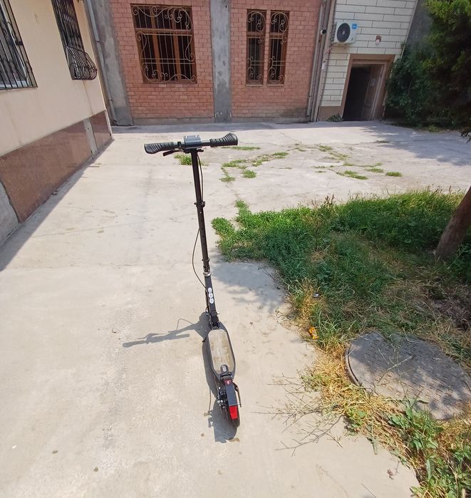 Самокат скутер удобен в управлении