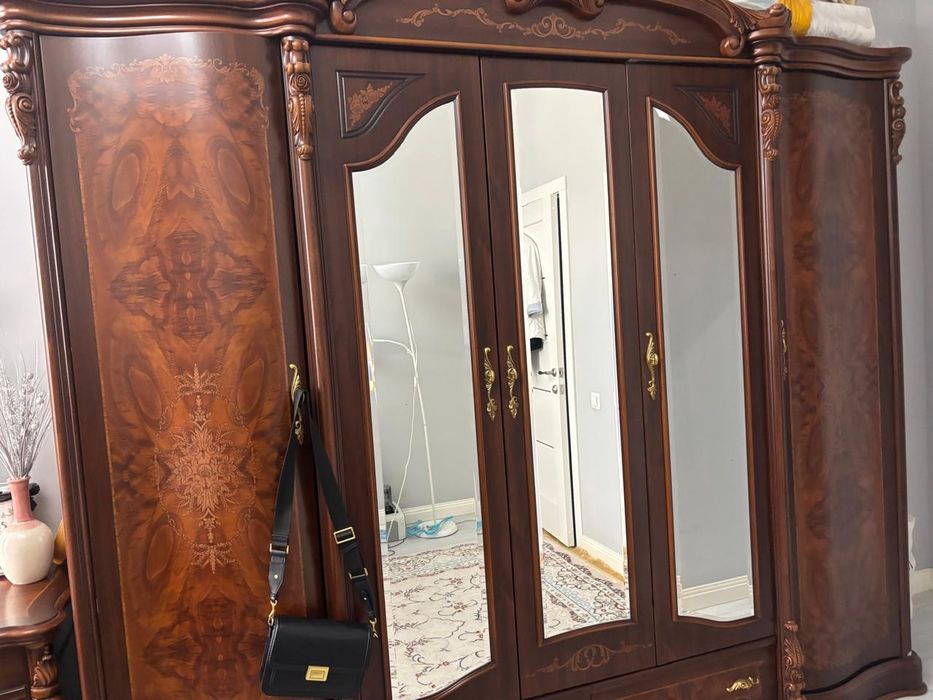 Продаю спальный гарнитур