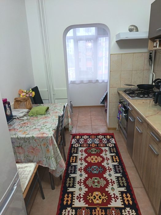 Inchiriez apartament cu 2 camete