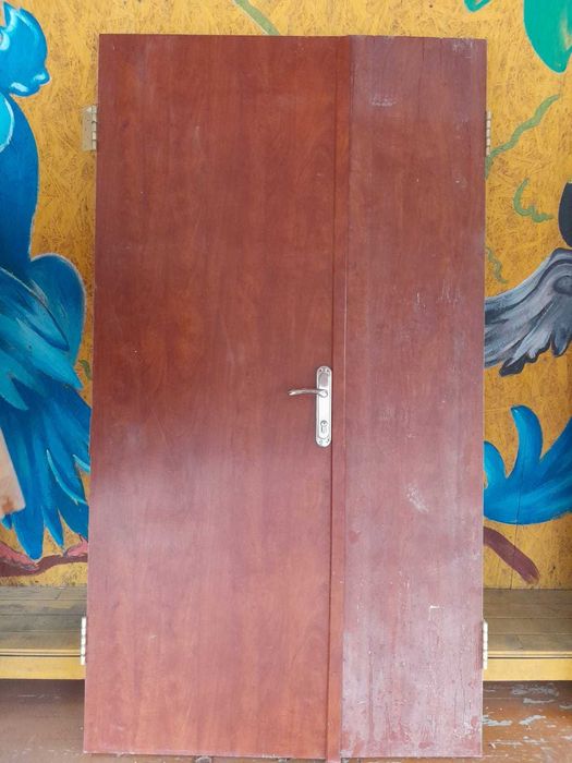 продам  хорошие двери