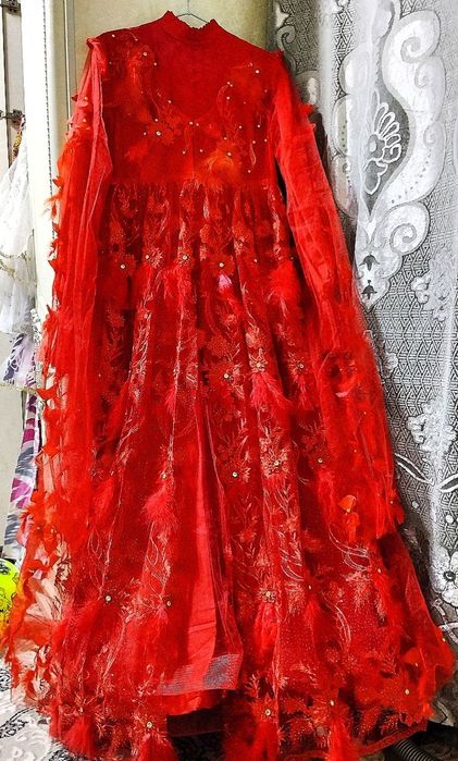 Qizil  hashamatli Kelinlik koʻylagi