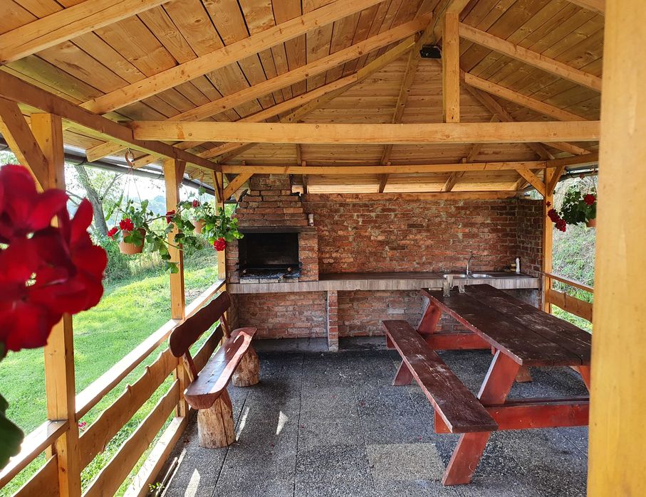 Cabane de inchiriat cu ciubar 24pers. 16 in 8 camere,sau 8 pers.in 4