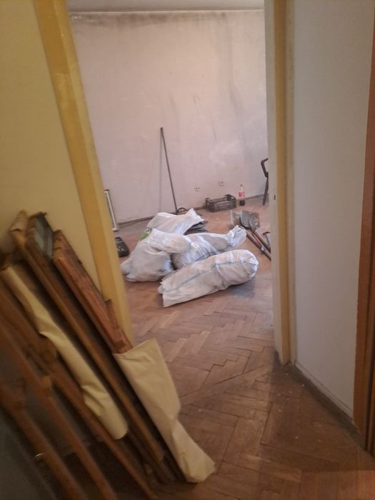 Transport moloz debarasari mobila spargem pereți mutari marfa relocari