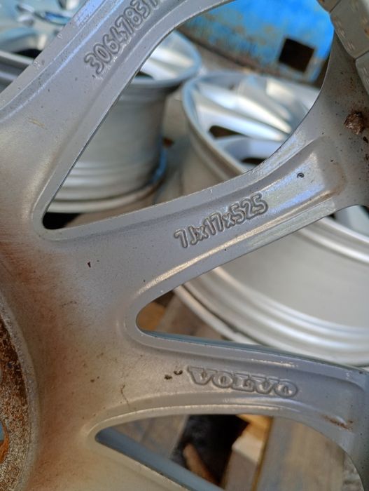 Перфектни 17-5х108 ЕТ52.5 7j Volvo  С30