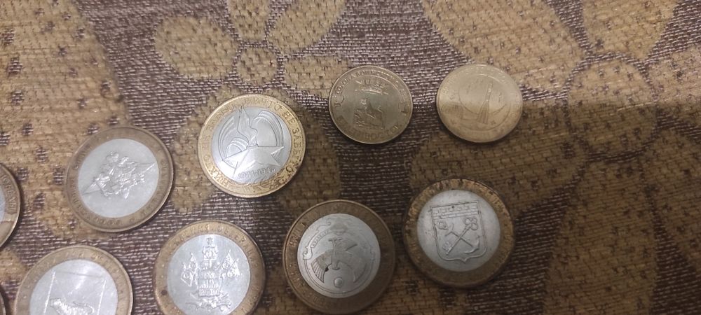 Продам монеты России юбилейные