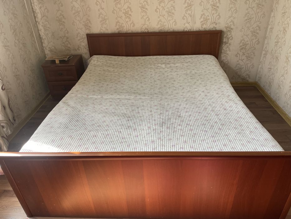 Кровать (матрас в подарок)
