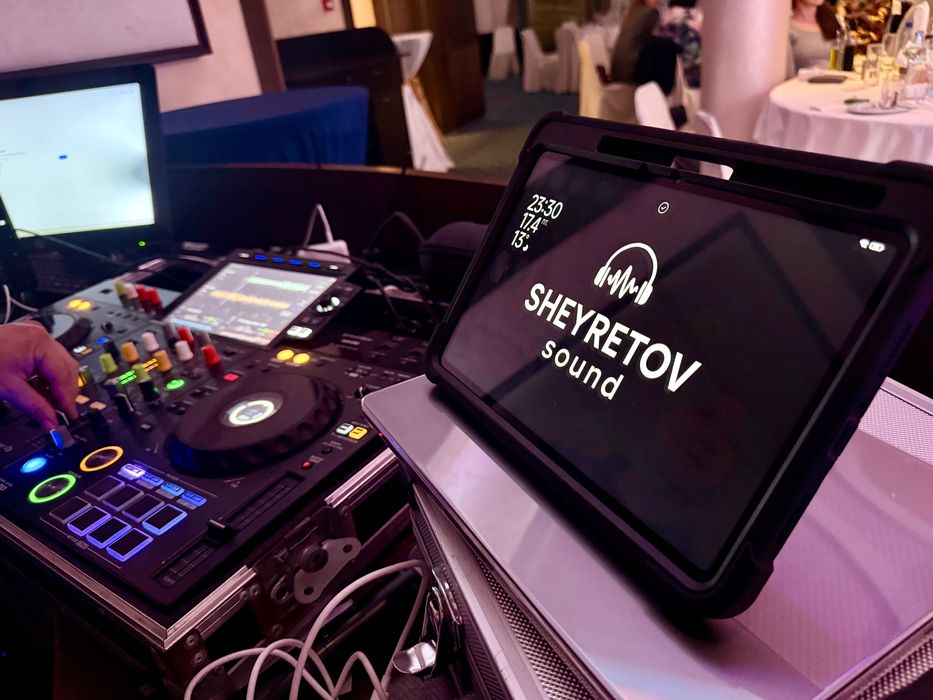 Услуги - сцена , подиум  звук осветление DJ и Др !