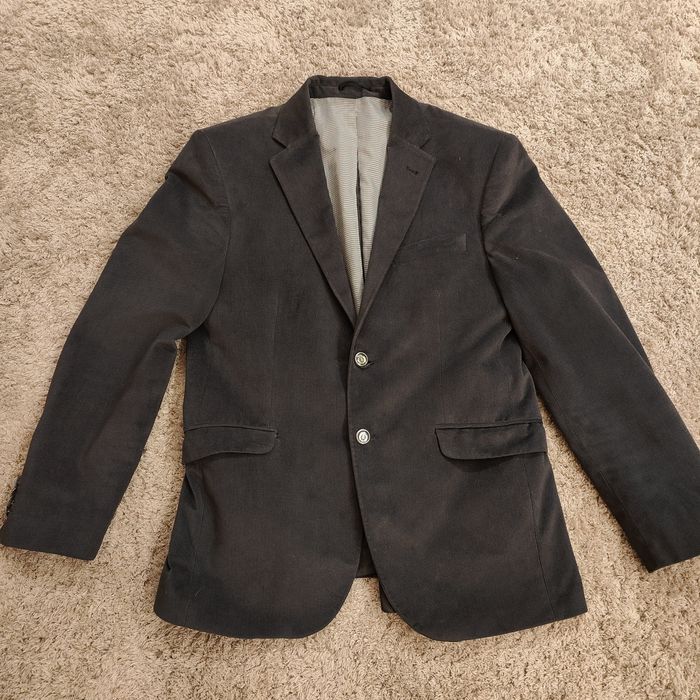 Костюмы и пиджаки продам