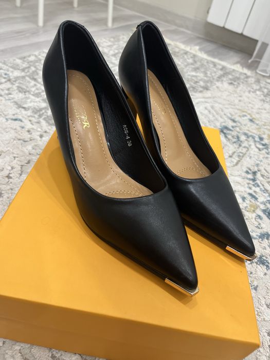 Чёрные туфли размер 38