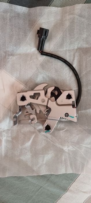 Замок от капота BYD YUAN UP