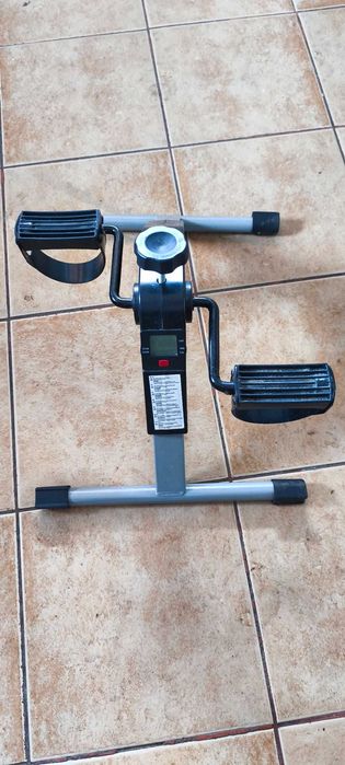 pedalier exercitii cu display LCD – pentru picioare si brate