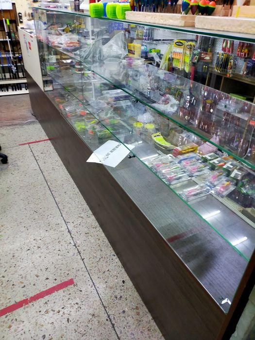 Отдам даром экономпанели и крючки для них