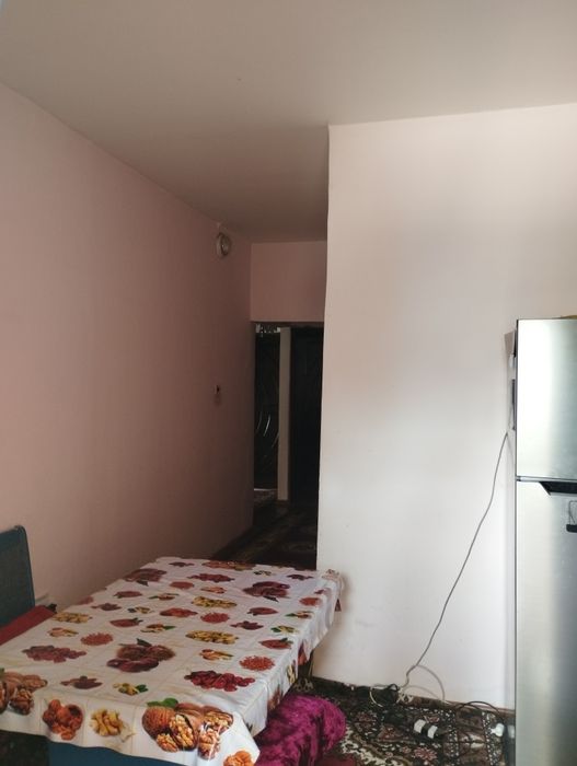 Uy 4 xonali sotiladi