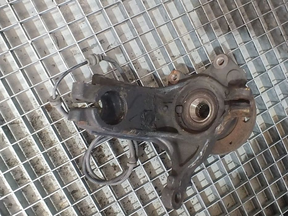 fuzeta stanga  fata 1.2 vti peugeot 208 2015