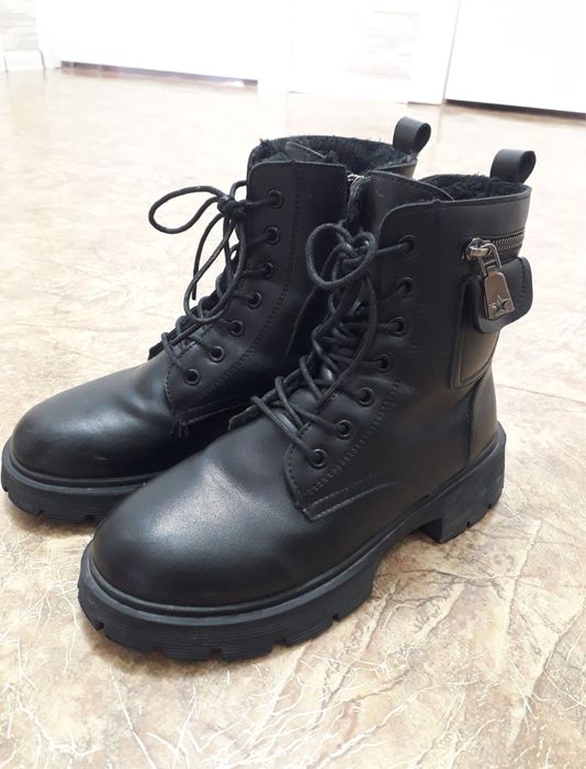 Продам ботинки для девочек подростков