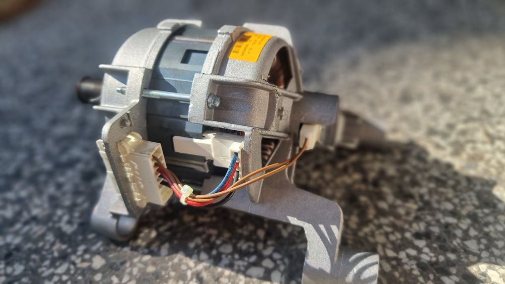 Двигатели от перални..
По 30лв всеки.6