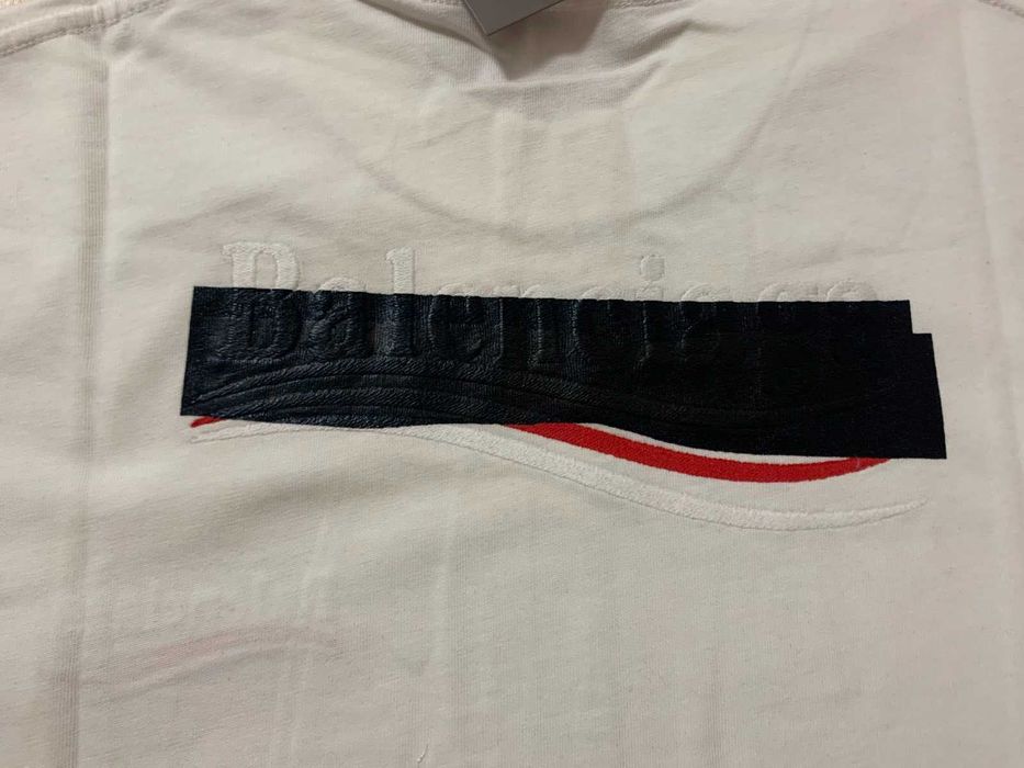 Нови мъжки тениски BALENCIAGA нови с етикети в черен и бял цвят.