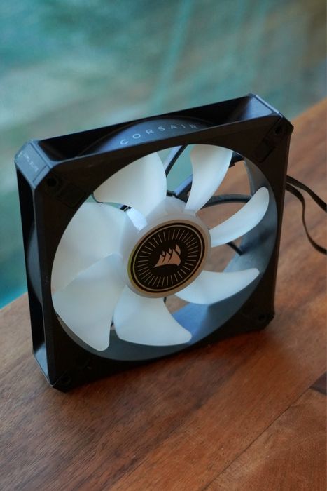 6x Ventilatoare Corsair – 5x ML120 RGB Elite + 1x RS120 5V ARGB
