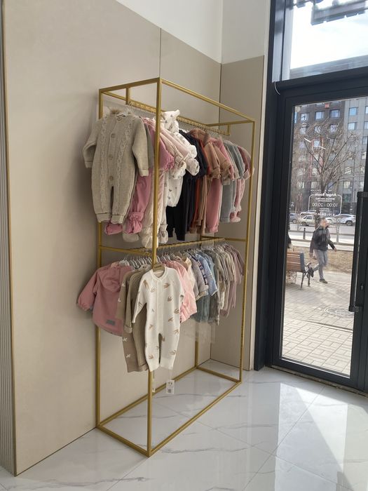 Мебель для магазина одежды