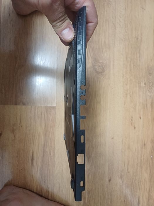 Bottom Case MSI MS-16R4  Carcasa Inferioara Neagra
Stare foarte buna