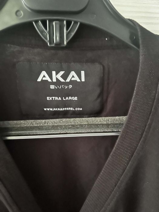 Тениска akai купувана от англия обличана само 1 път за проба