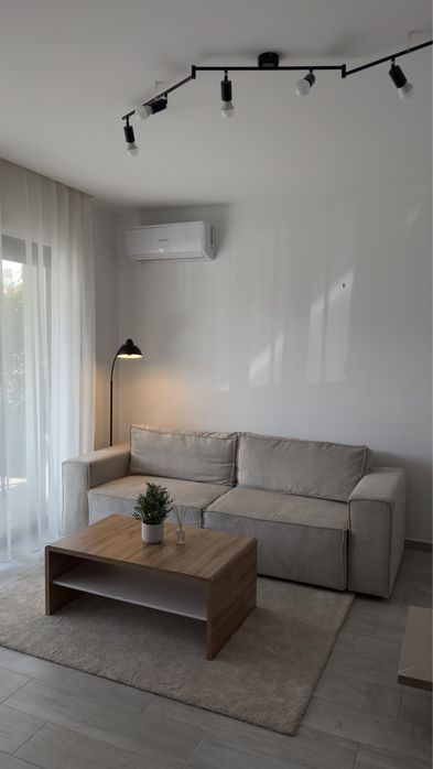 Canapea beige in stare foarte buna