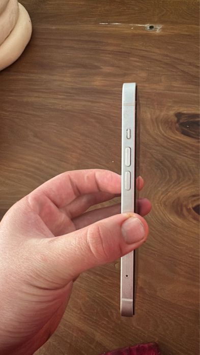 iPhone13   Феис айди істеиді каропкасы бар