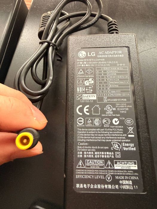 Продается есть LG 19дюйм без блок питания только монитор