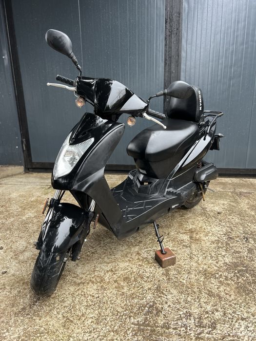 Vand 3 scutere 50cc inmatriculate