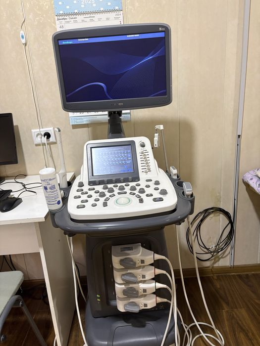 Zamonaviy UTT (UZI) aparati . Xolati alo darajada . Bir kishi ishlatga