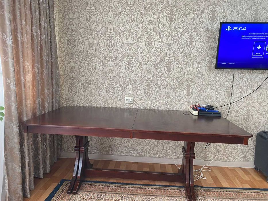 очень прочный раздвижной деревянный стол