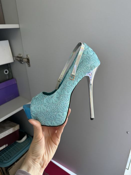 Обувь по 4500 тенге новая