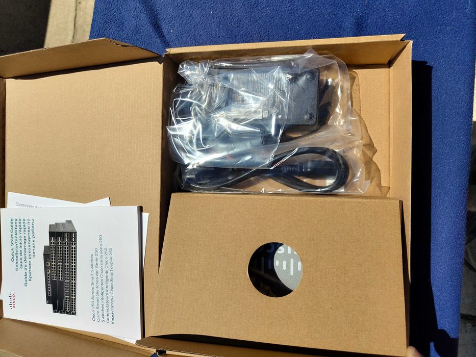 Switch administrabil Cisco SG250-08HP , 8 Porturi gigabit