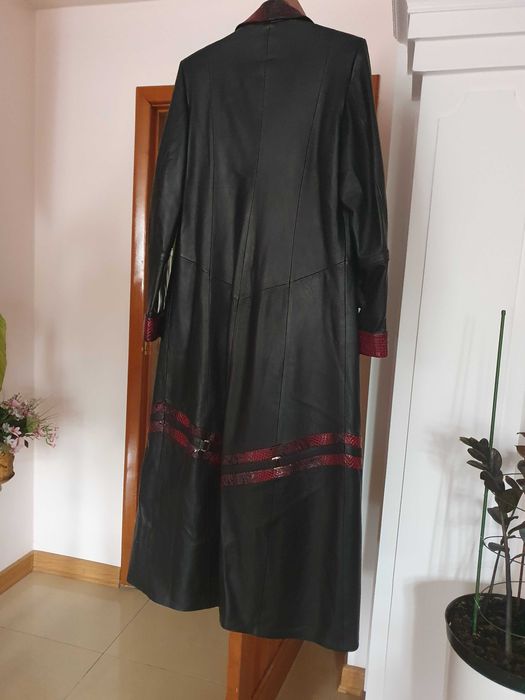 Пальто кожаное женское