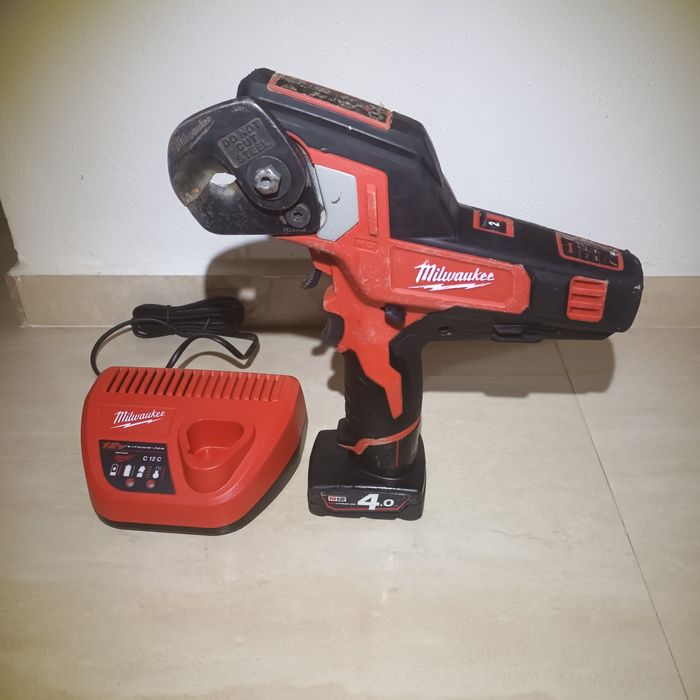 Tăietor cabluri Milwaukee