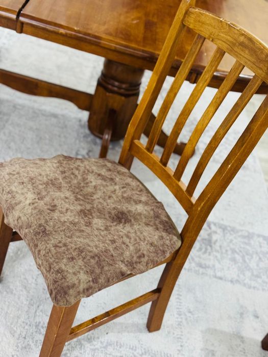 Продаётся большойстол в отличном состоянии.