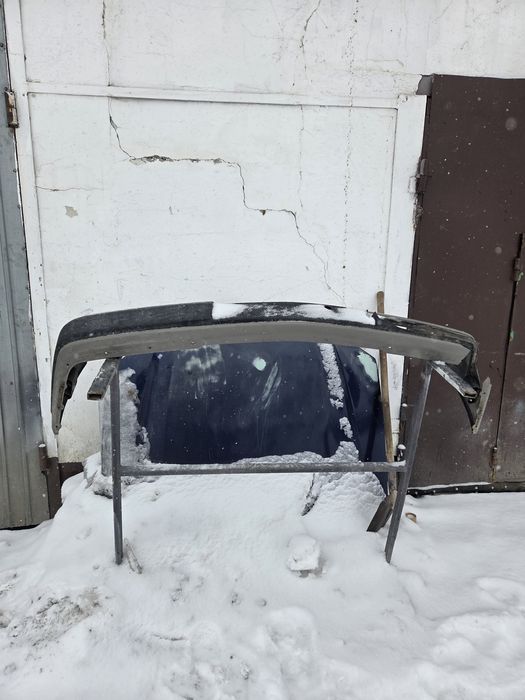 На 124 Мерседес Бампер передний