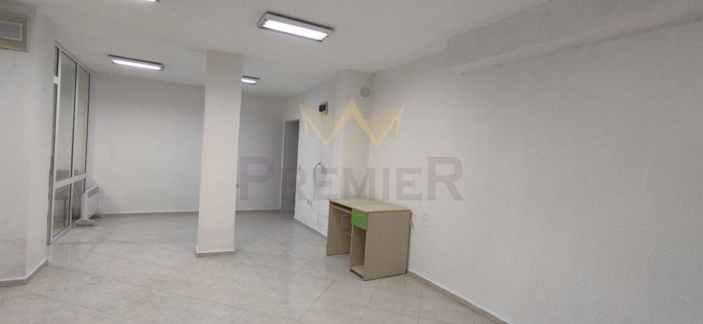 Дава се под наем Офис в Варна, Център - 70 кв.м за 357 € - Снимка #2