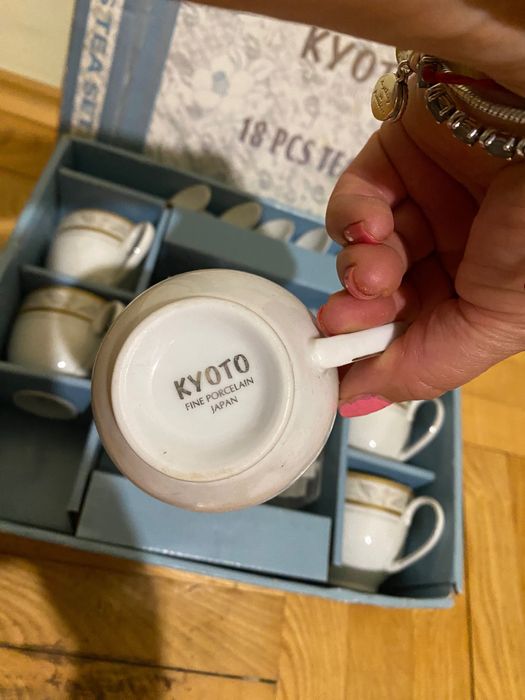 Комплект чаши,чинии,лъжици,фин японски порцелан