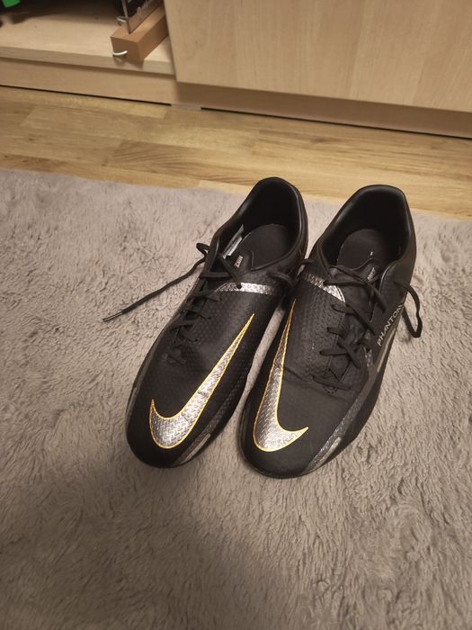 Ghete de fotbal phantom gt , iarbă,marimea 45