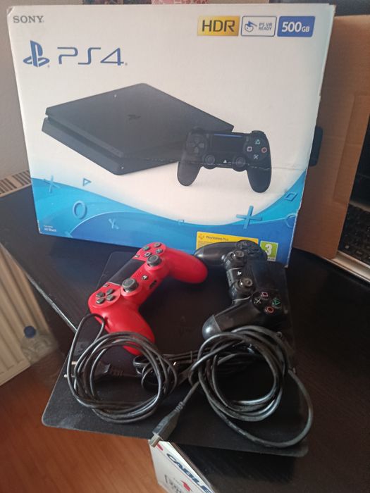 Vând ps4 + Controller roșu