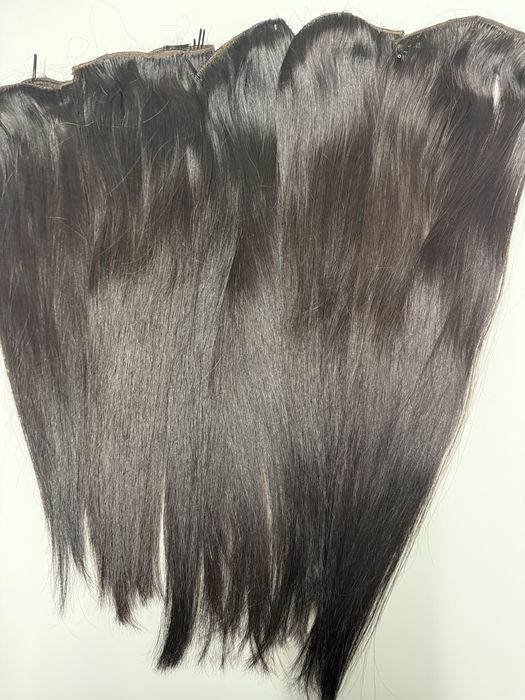 Пет реда коса, готова за носене, с клипси, варира от 50-55см