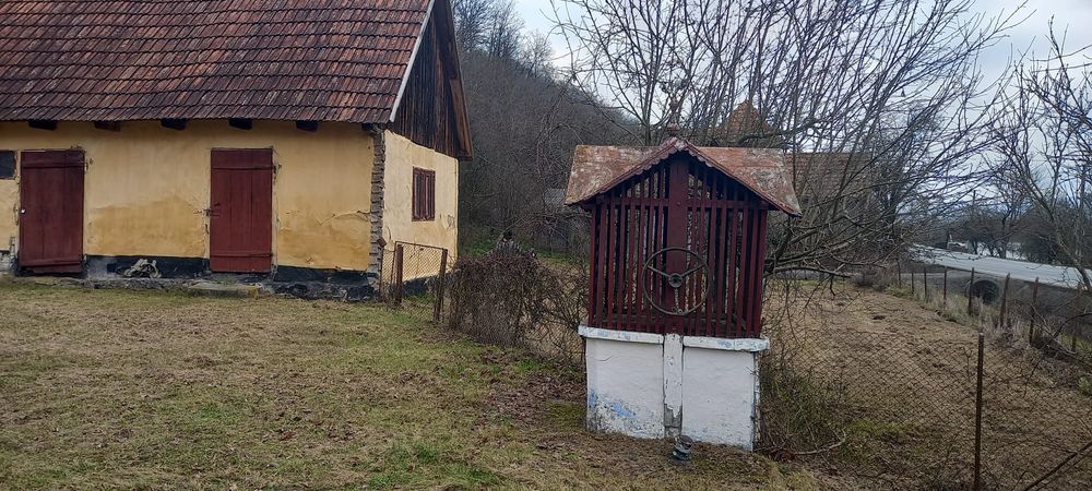 Casă lntre Petriș și Săvârșin 6400 mp intravilan lntabulat zonă foarte bună