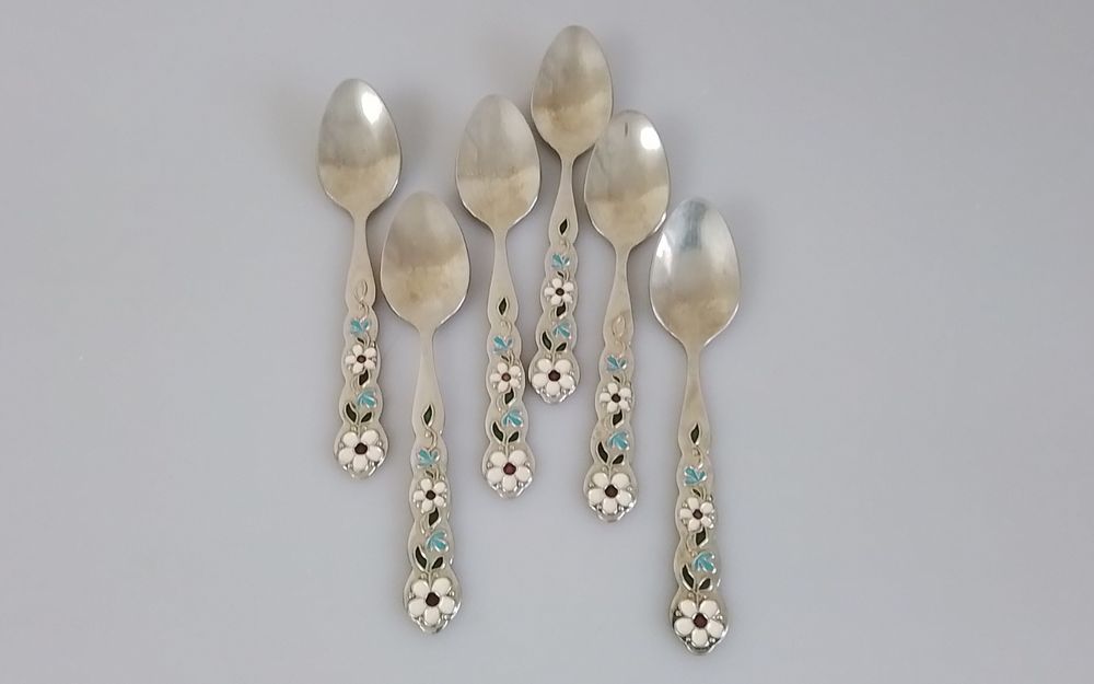 Столовые приборы