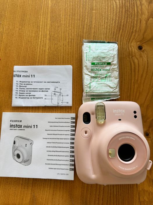 Фотоапарат за моментални снимки Fujifilm Instax Mini 11 Instant Camera Pink + фото филм Fujifilm Instax Mini ISO Instant Film 10 бр. - ПОДАРЪК!