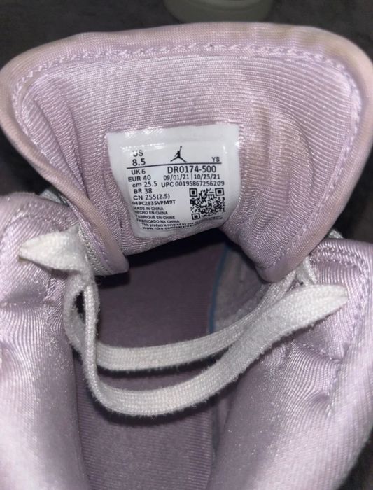 Air Jordan 1 Mid Valentine’s Day 2022